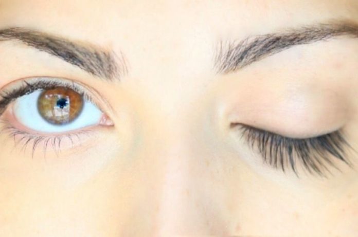 Ways to Grow Eyelashes Naturally and Fast